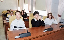 Как работает городская власть: ученики гимназии №42 познакомились с деятельностью Барнаульской Думы 
