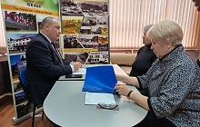 Навстречу жителям: личные приемы, благоустройство аллеи, встречи с героями