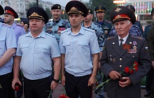 Сотни свечей зажглись в Барнауле в День памяти и скорби