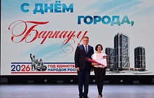 «Гордость Индустриального района»: 88 труженикам района в преддверии Дня города вручили заслуженные награды