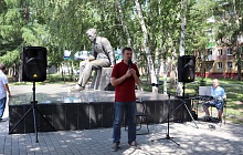 В Барнауле у памятника Василию Шукшину прошли традиционные XIII Малые Шукшинские чтения