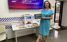 Маленькая радость для больших героев: депутаты Барнаульской городской Думы присоединились к акции «Коробка храбрости»