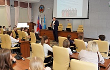 Как работает городская власть: ученики гимназии №42 познакомились с деятельностью Барнаульской Думы 