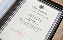 За труд на благо Барнаула: в мэрии чествовали педагогов, промышленников и общественников