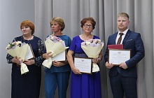 «В честь 296‑летия Барнаула: в Железнодорожном районе отметили заслуги жителей и открыли Доску Почёта»
